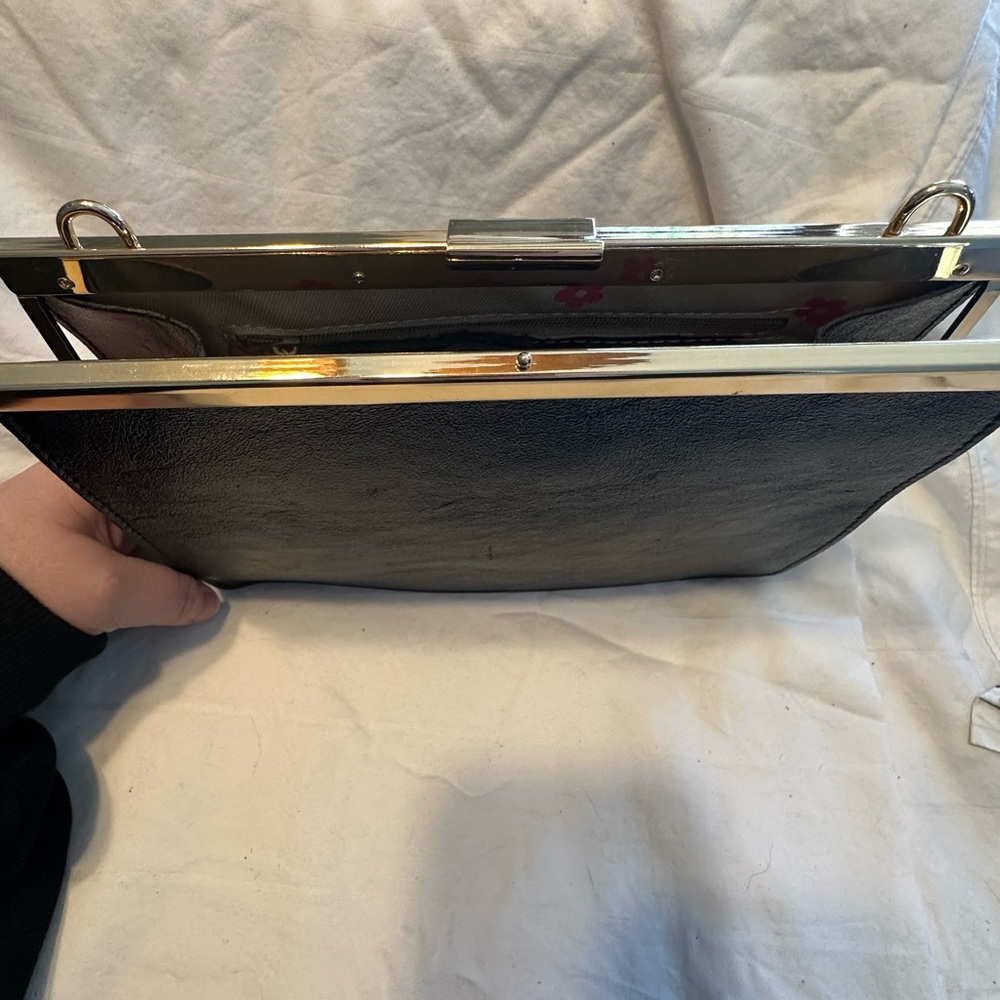 Persaman New York leather 2 in 1 clutch/crossbody bag - Picture 4 of 7